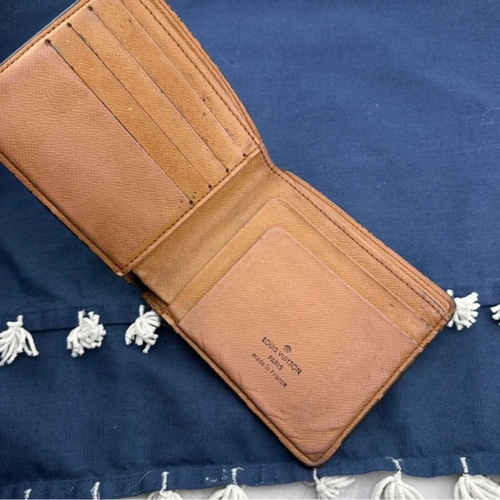 AUTHENTIC Louis Vuitton wallet. Monogram pattern.